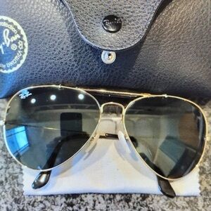 Ray-Ban Gold Aviator Sunglasses
